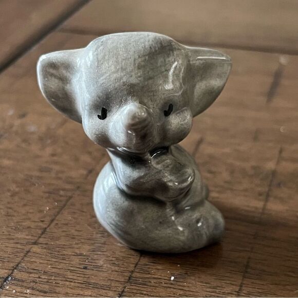 Cute Adorable Vintage Baby Gray Elephant Figurine Trunk up‎ - Picture 1 of 5